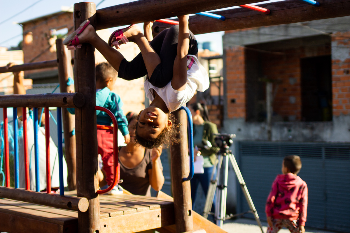 Leia mais sobre o artigo Direito de brincar: crianças precisam de espaços seguros para se desenvolverem