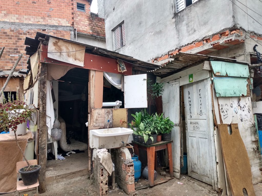 Casa da Andrea, mãe solo em Heliópolis, antes da reforma