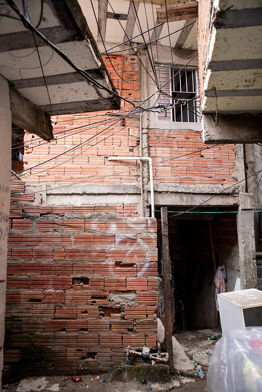 apenas 11 dos 188 países analisados citam favelas ou áreas informais em seus compromissos climáticos oficiais (NDCs)