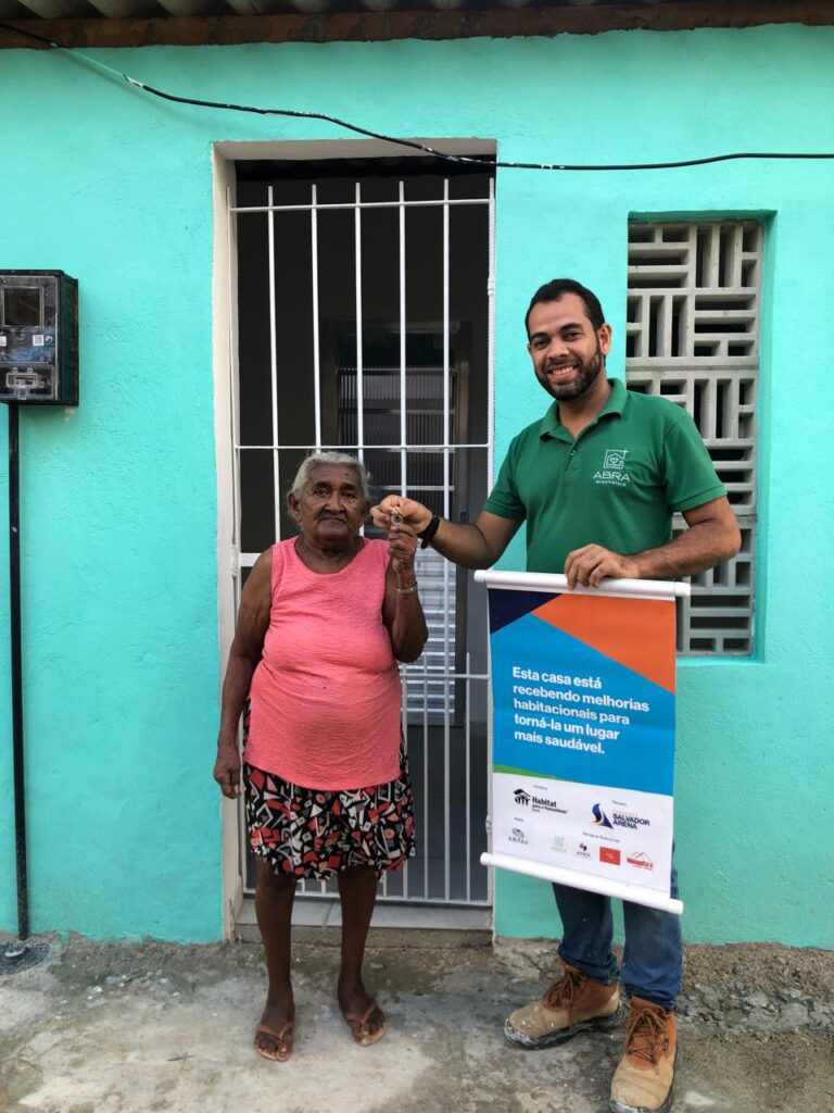 Moradora Marina que foi beneficiada com reforma do Projeto “Arrumando a Casa” em Recife